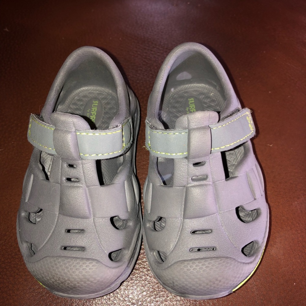 Water shoe sandals